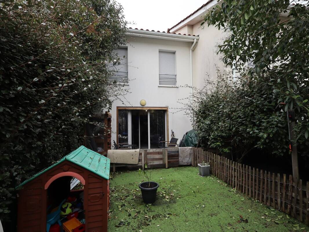 Maison à LE HAILLAN