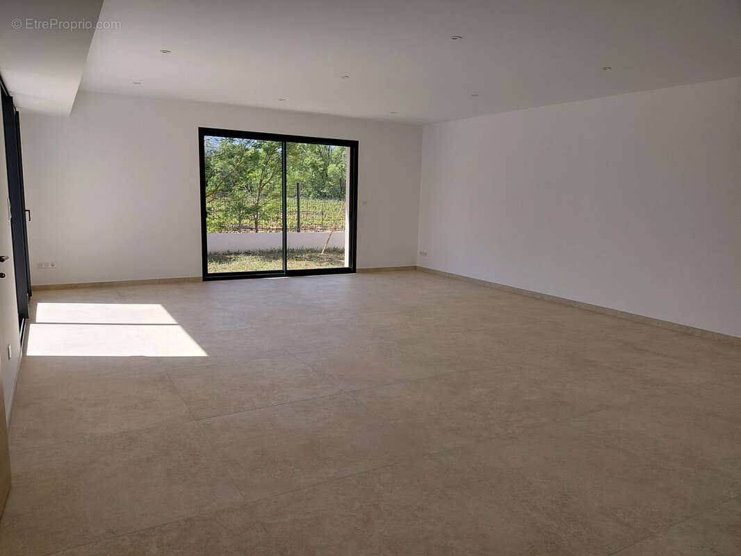 Maison à POURRIERES