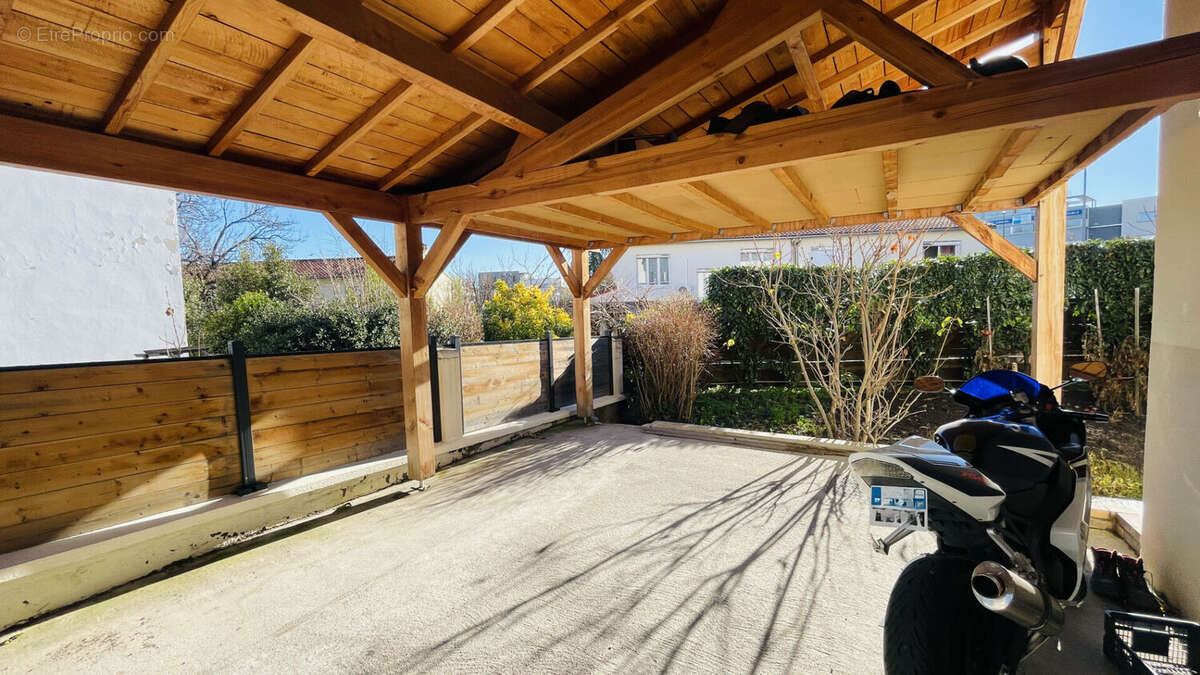 Maison de ville CLERMONT-FERRAND avec 6 Pièces 125 m² - extérieurs, jardin, terrasse et carport - photo 2