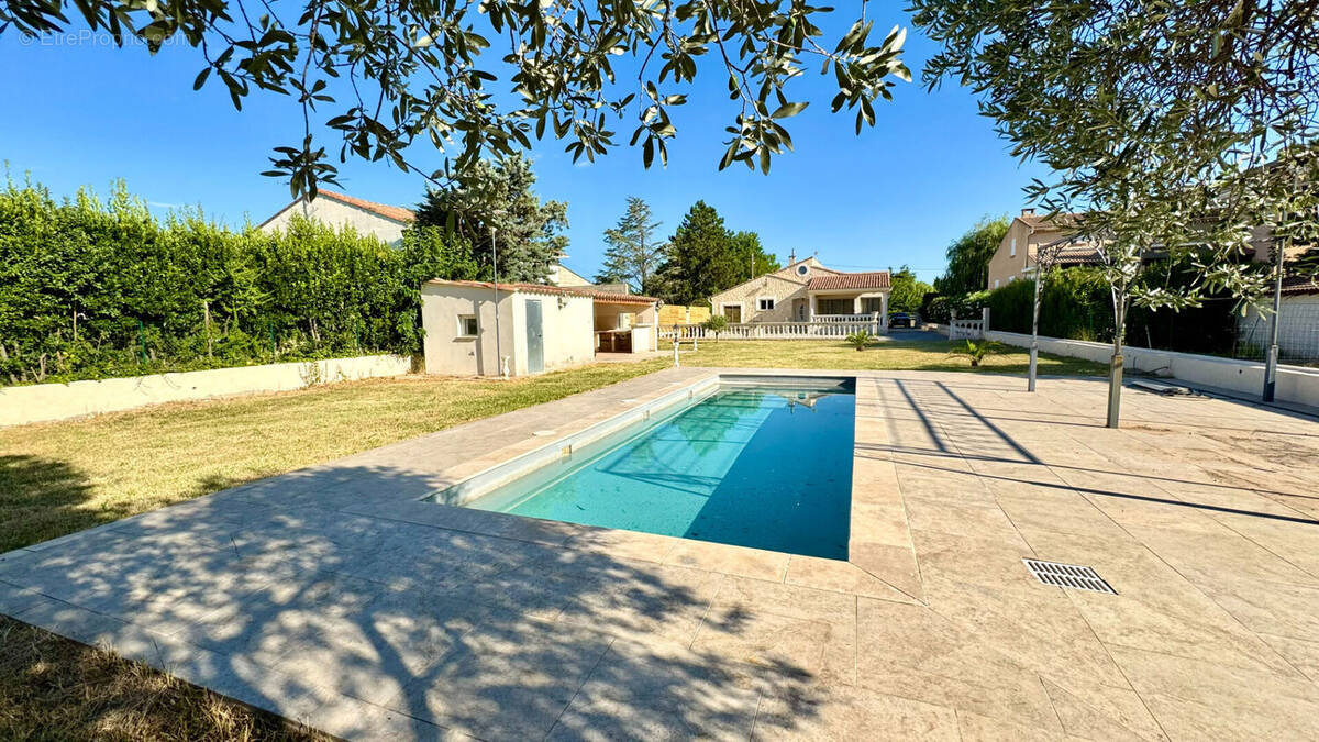 Maison à ENTRAIGUES-SUR-LA-SORGUE