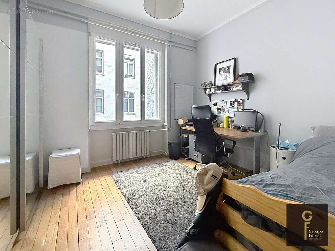 chambre 1er  - Appartement à LA MADELEINE