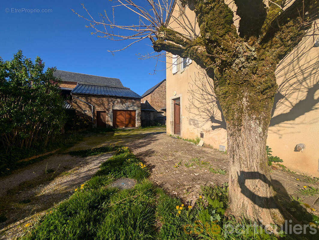 Maison à LUC-LA-PRIMAUBE