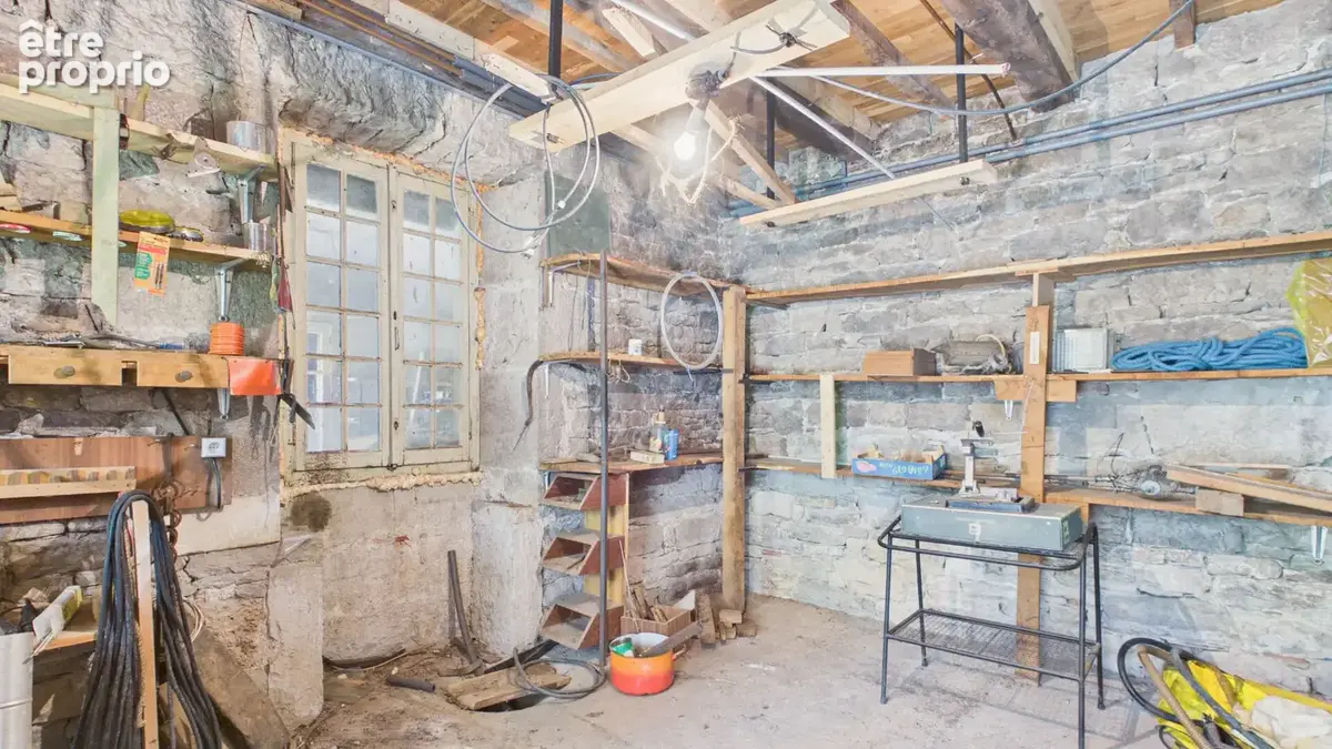 Grande maison dans le bourg sans vis à vis, avec terrain et dépendances - photo 18