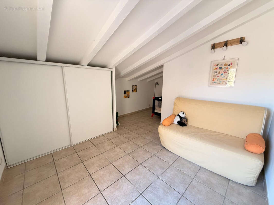 NIMES VACQUEROLLES Superbe maison 5 pièces de 115 m2 avec garage de 50 m2 et jardin - photo 16