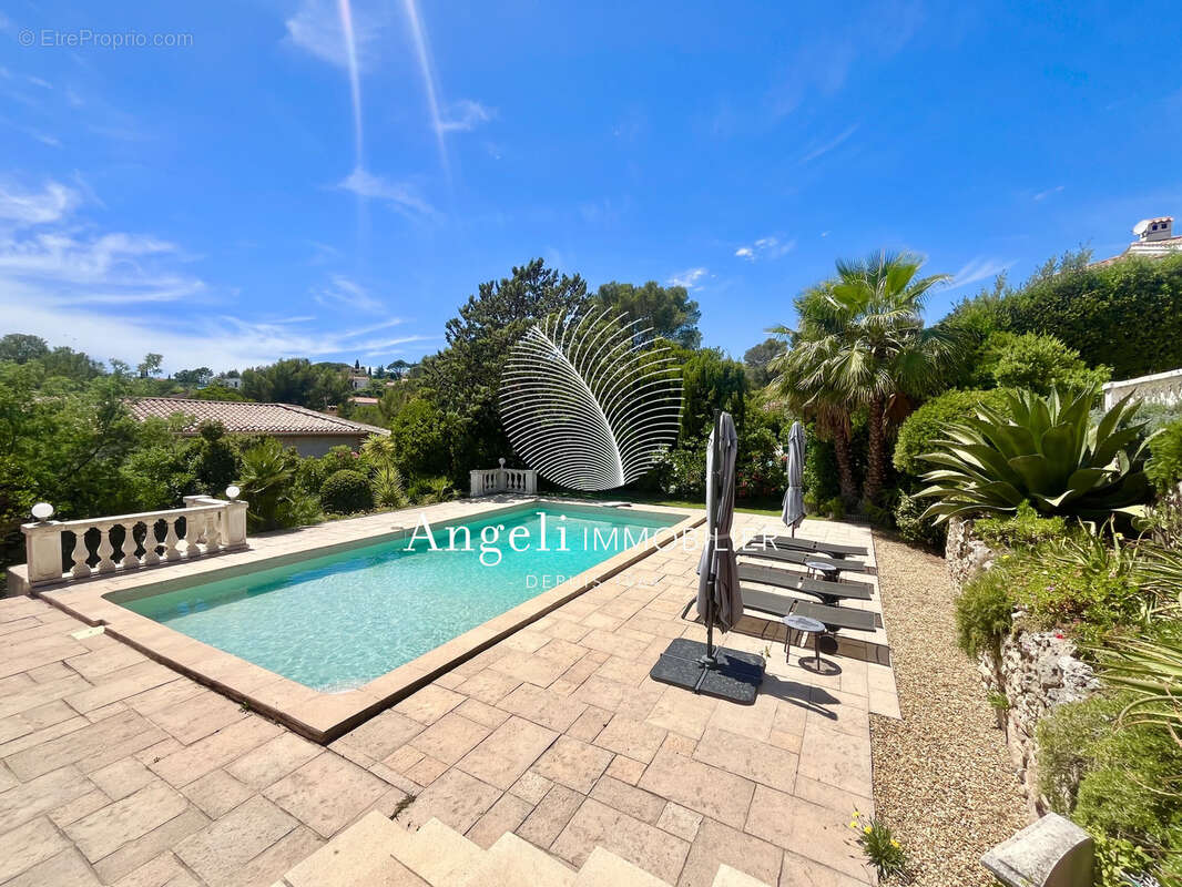 Saint aygulf : villa au calme - photo 4