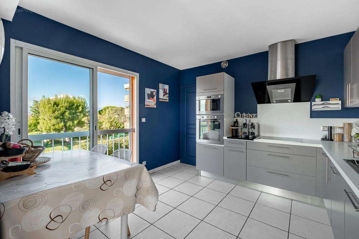 Appartement à SAINT-LAURENT-DU-VAR