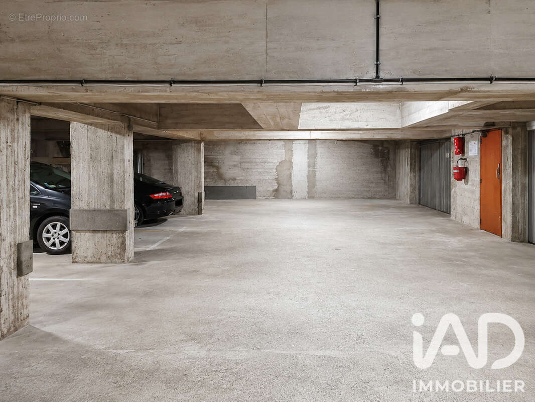 Parking 11 m² à Paris-6e  - photo 3