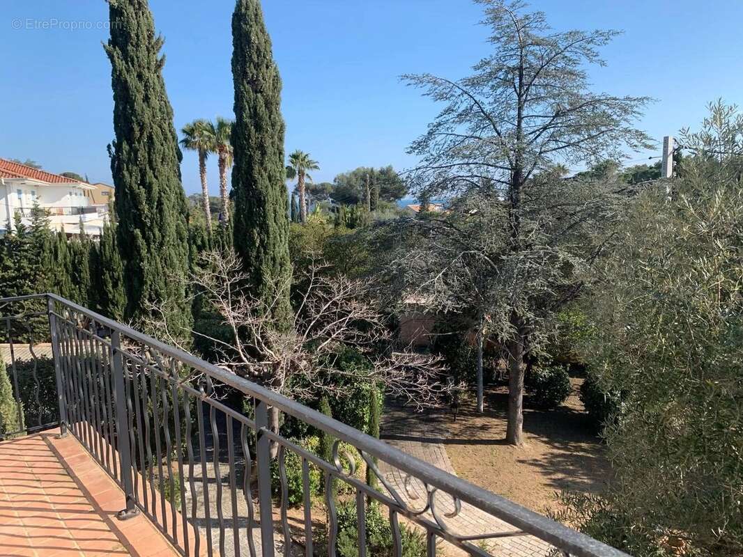 Maison à LES ISSAMBRES