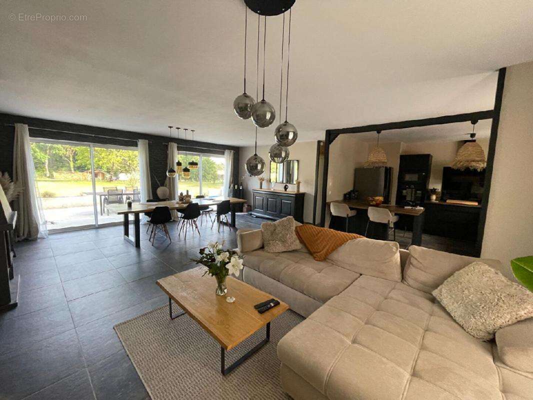 Maison 87 m² à Saint-Cyr  - photo 4
