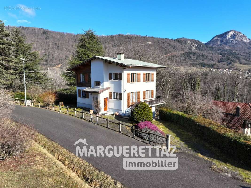 Maison à MARIGNIER