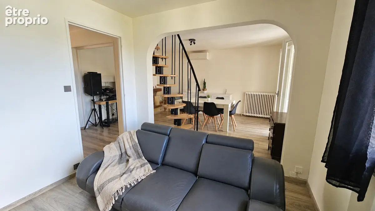 Maison La Verpilliere 6 pièce(s) 131.50 m2 habitable sur une surface au sol de 215 m2. - photo 4