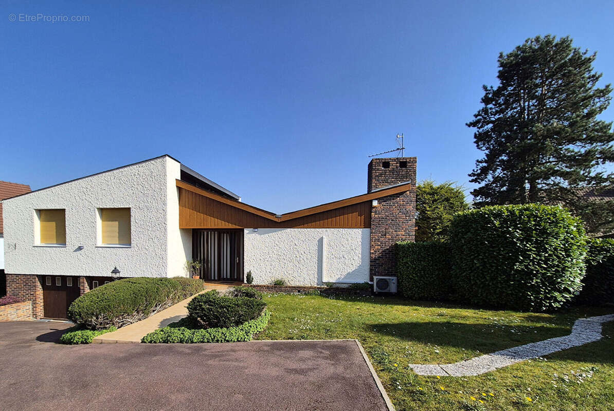 Maison à ELANCOURT