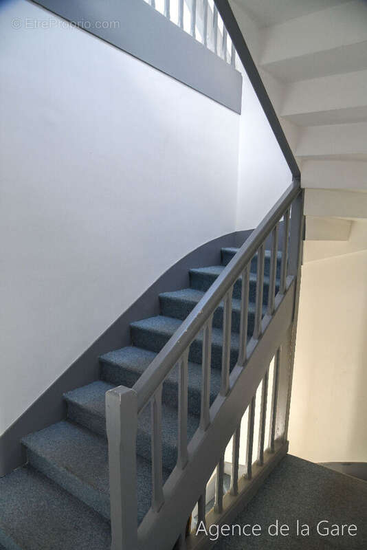 Commerce à SARTROUVILLE