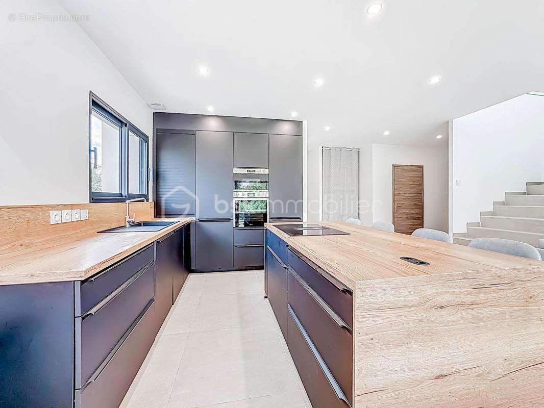 Maison à SAINT-BRES