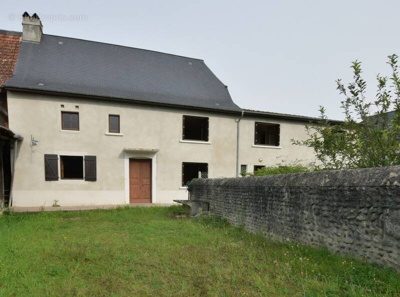 Maison à ARTIGUELOUVE