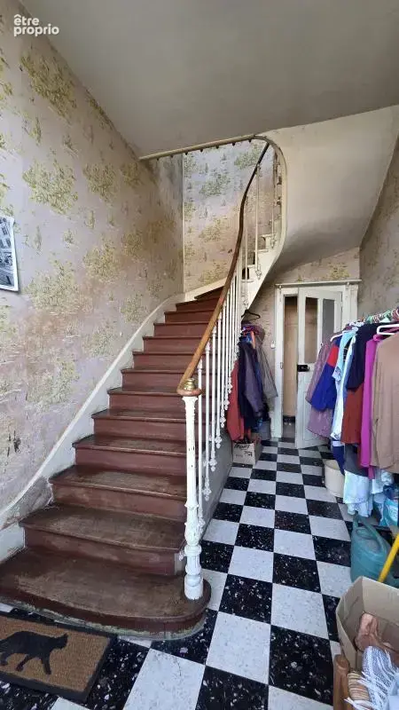 Maison bourgeoise à rénover avec de grandes dépendances située à Wignehies - photo 4