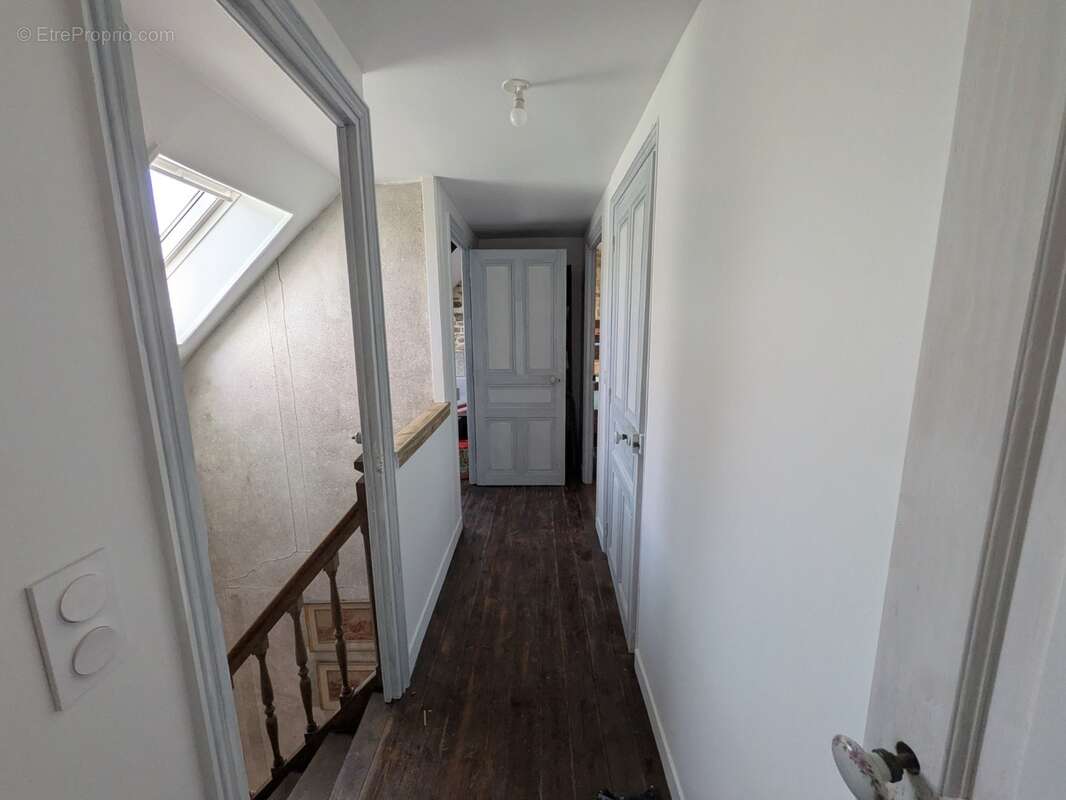Guemene sur scorff maison bourgeoise  7 pièces 185 m² environ avec garage et dépendances,un puits une parcelle de 3706m² - photo 17