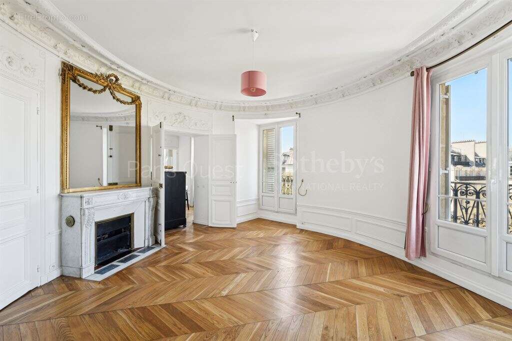 Appartement à PARIS-8E
