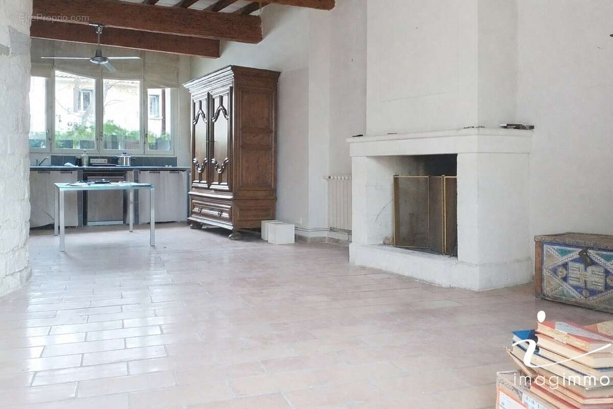 Maison à VIC-LA-GARDIOLE