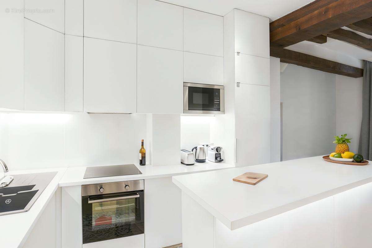 Appartement à PARIS-1E