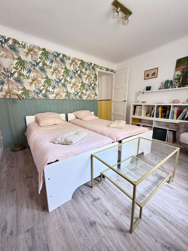 Une maison familiale où il fait bon vivre, au coeur du village de Mallemort! - photo 12