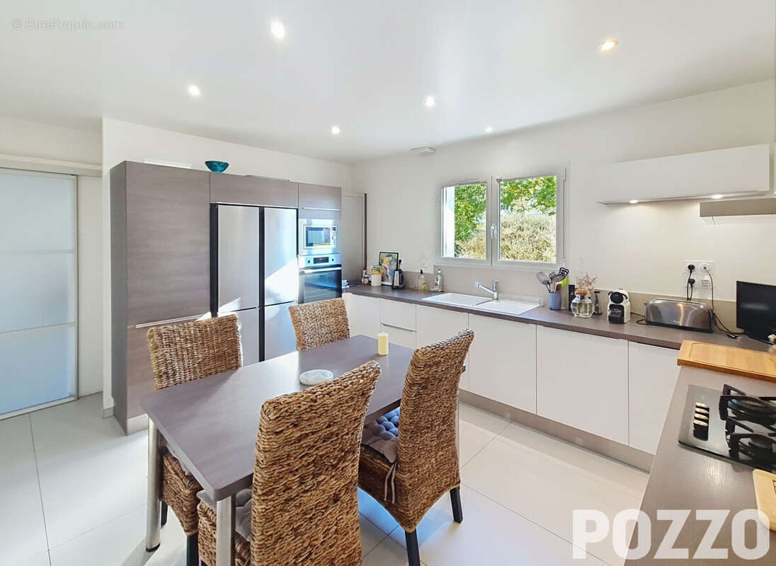 A vendre Maison recente de 8 pp située à Biéville Beuville 14112 - photo 6