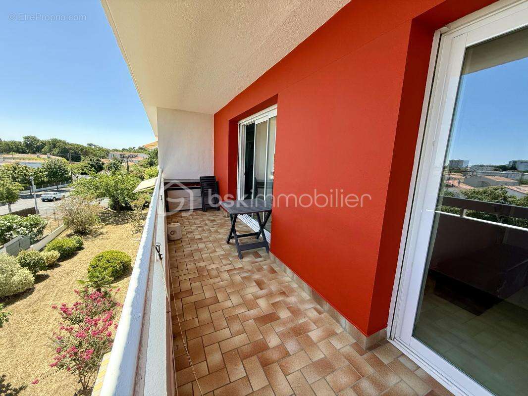Appartement lumineux cinq pièces avec balcon, garage et cave - ROYAN à 10 minutes à pied de la plage de Pontaillac et du pigeonn - photo 17