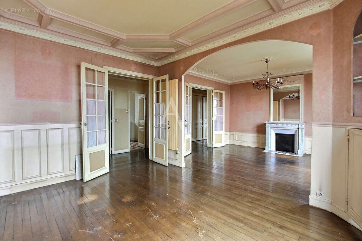 Appartement à COURBEVOIE