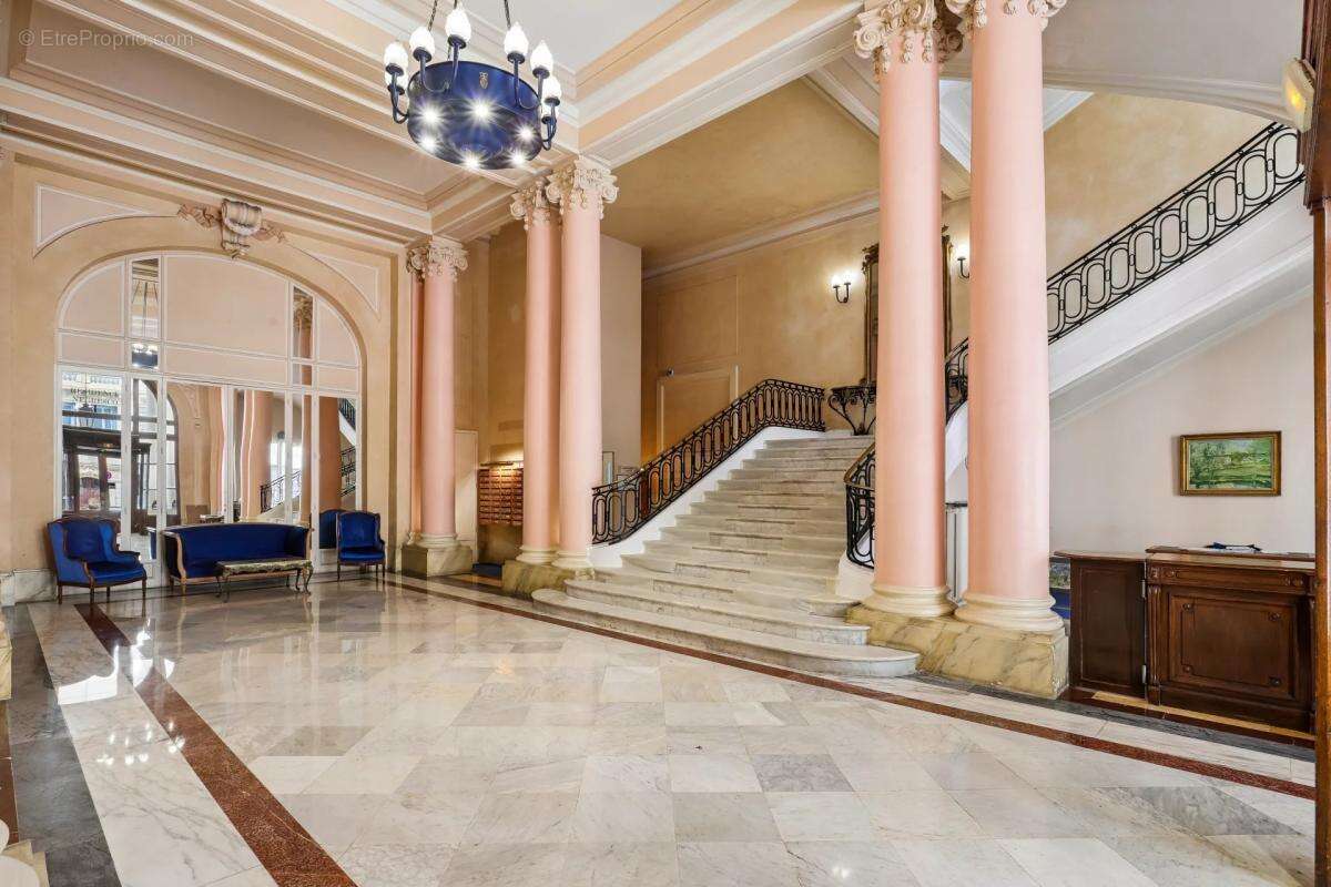 Nice Negresco : Studio dernier étage, vue mer latérale - photo 14