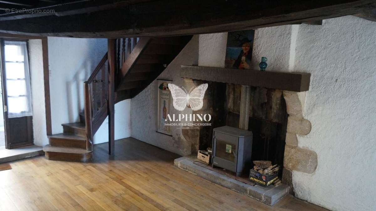 Maison à CHAMPNIERS-ET-REILHAC