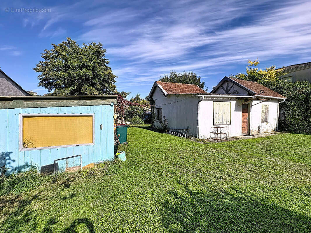 A rénover entièrement en seconde ligne bâti de 45m² sur Pessac - photo 2