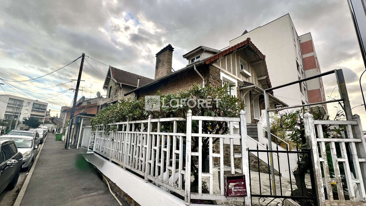 Appartement à LES PAVILLONS-SOUS-BOIS