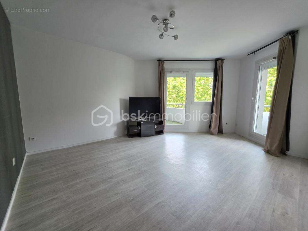 Appartement à DUGNY