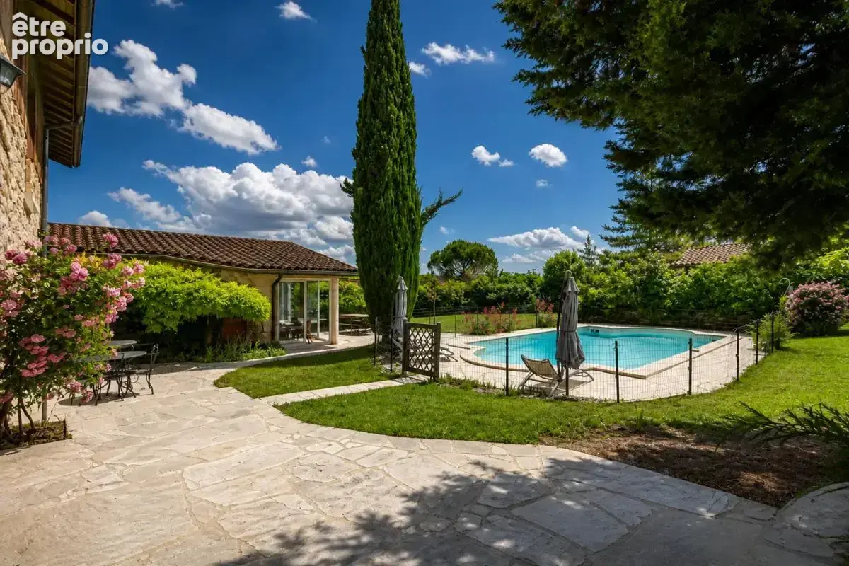 Maison 10 pièces 236 m² · à Frontonas · 236 m² · 945 000 €