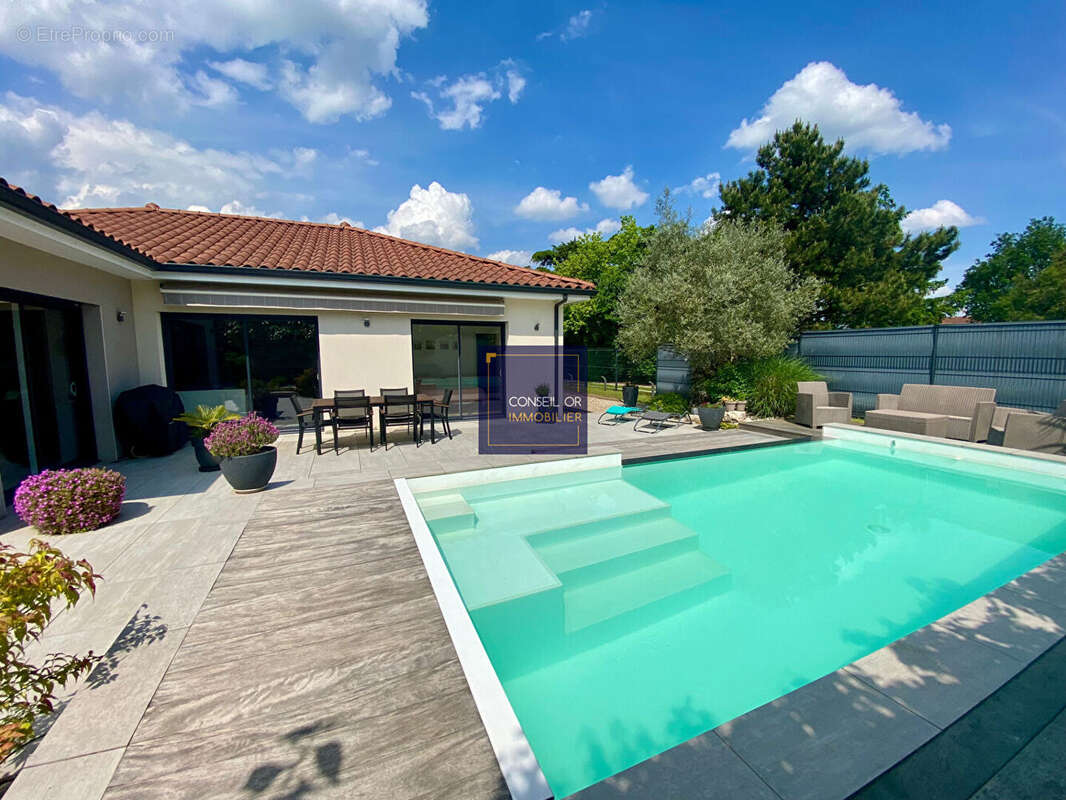 Maison à ORLIENAS
