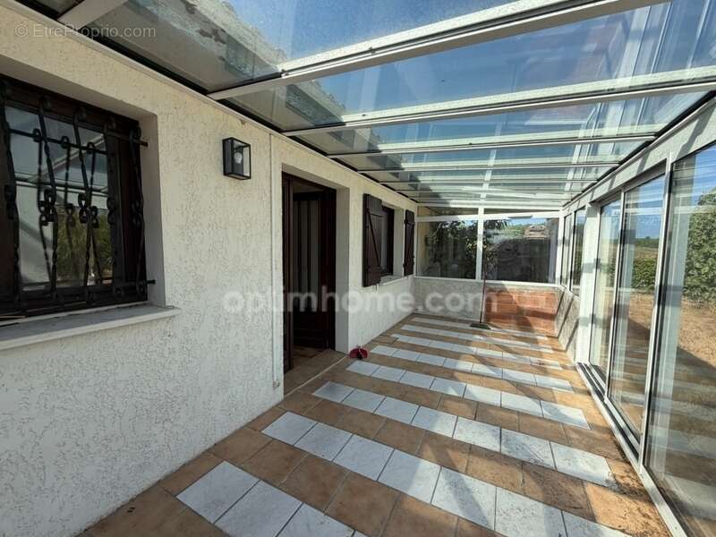GALGON – Maison de plain-pied avec 3 garages - photo 3