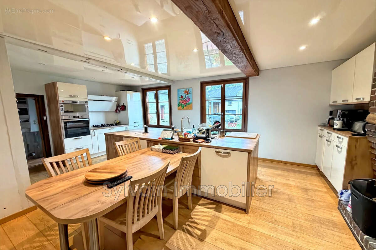 Maison à CREVECOEUR-LE-GRAND