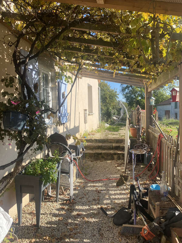 Maison à MAGNAC-LAVAL