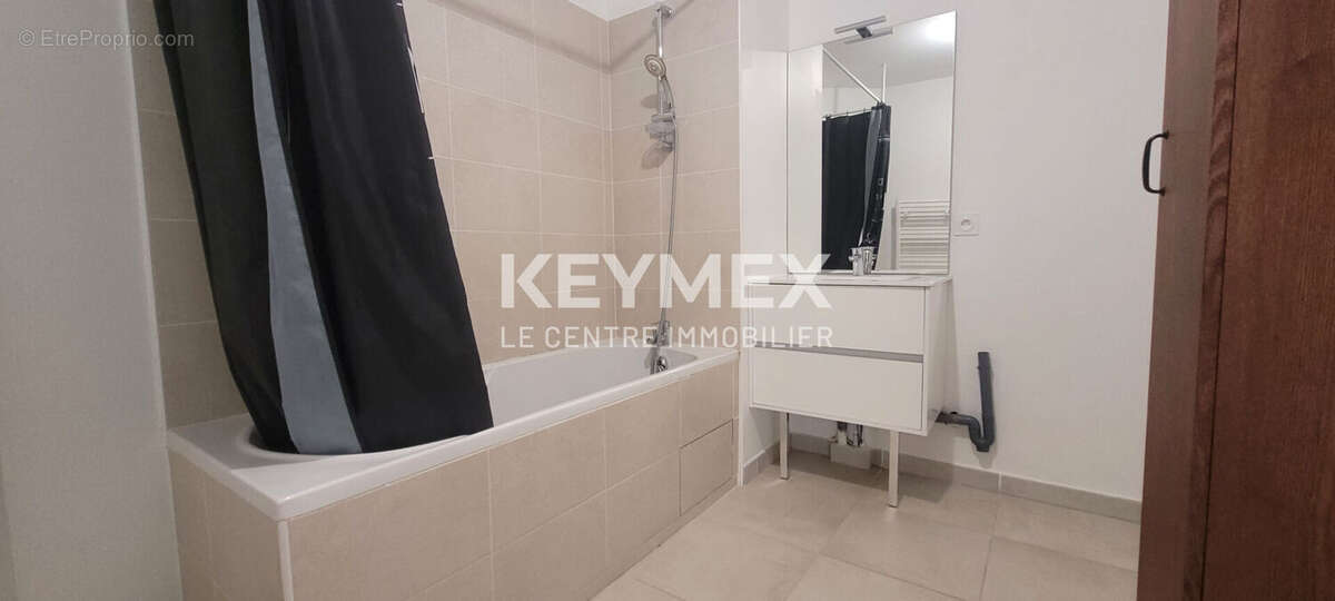 Appartement à SOLLIES-PONT