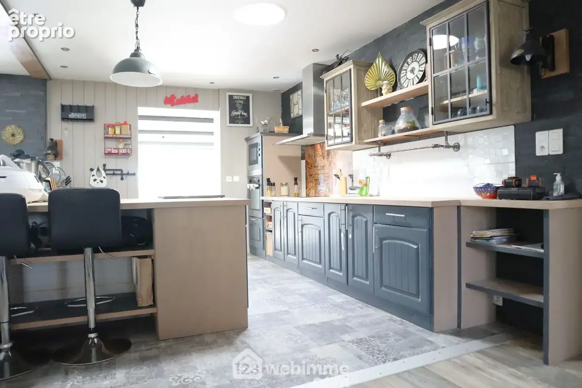 Espace cuisine avec, dans son prolongement,