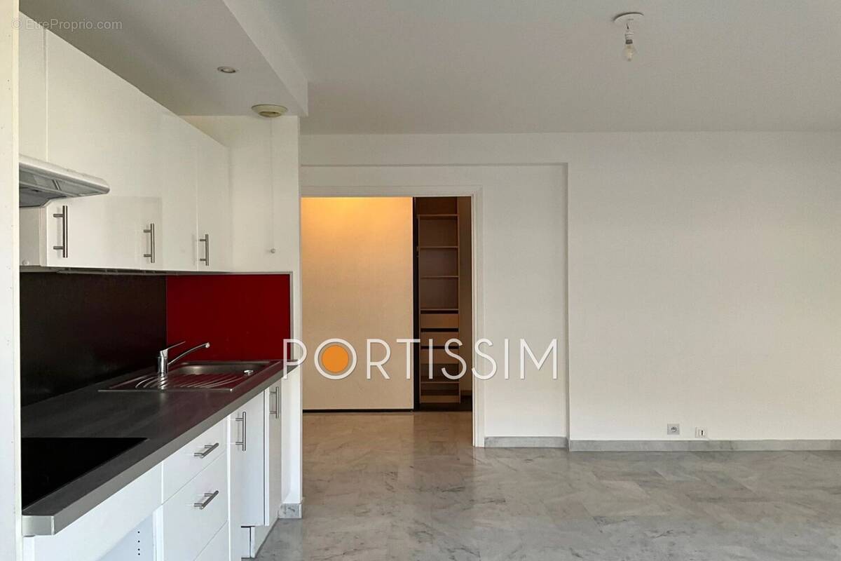 Appartement à SAINT-LAURENT-DU-VAR