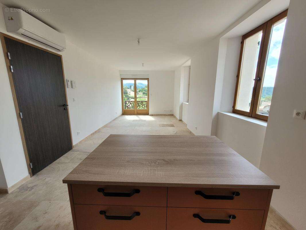 Appartement à GREOUX-LES-BAINS