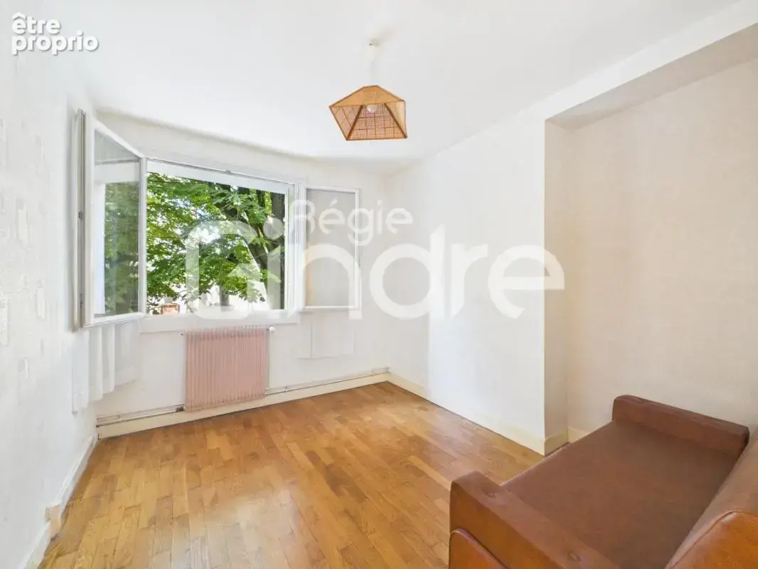 Vente - Appartement - 5 pièces + cuisine - 80 m² - 238 000 € - - photo 8