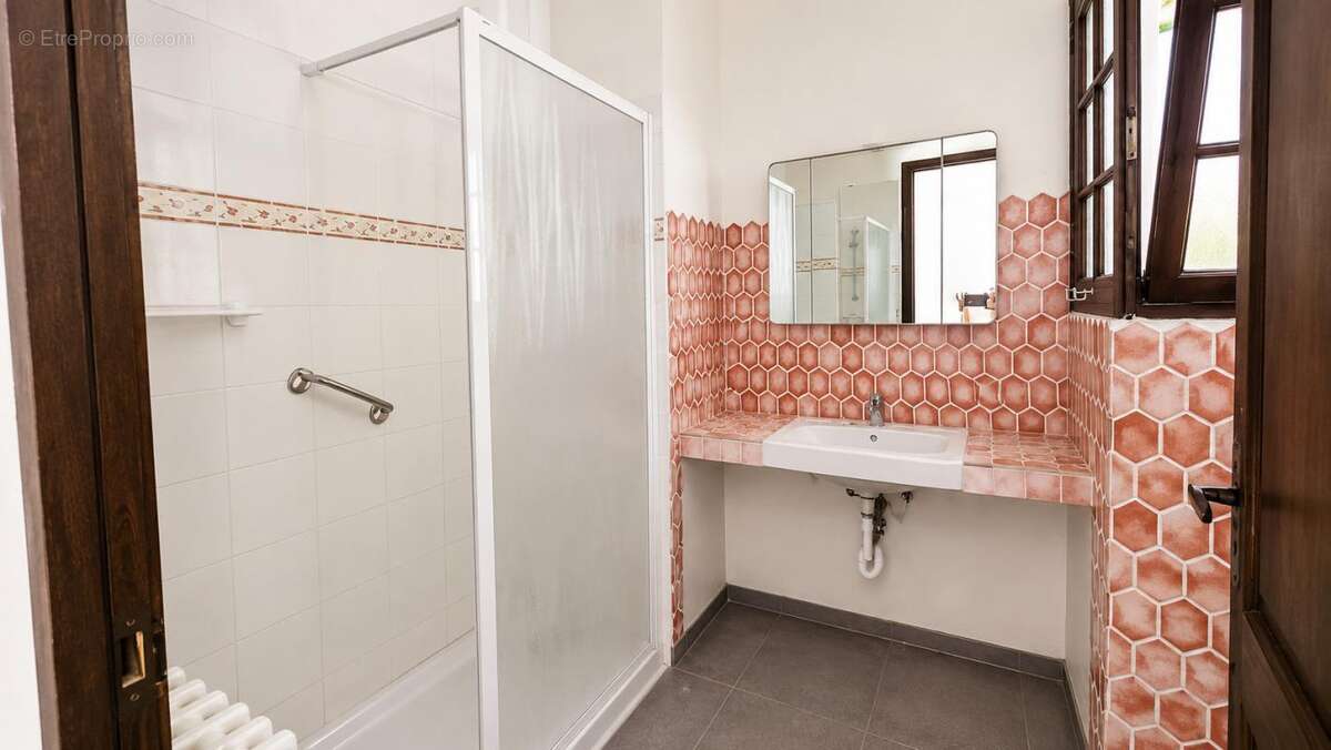 Villa 4 pieces dependances a renover valescure frejus - photo 14