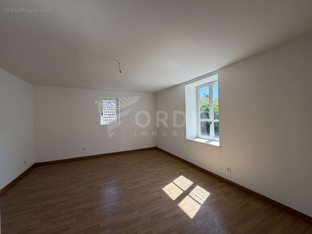 Appartement à LA CHARITE-SUR-LOIRE