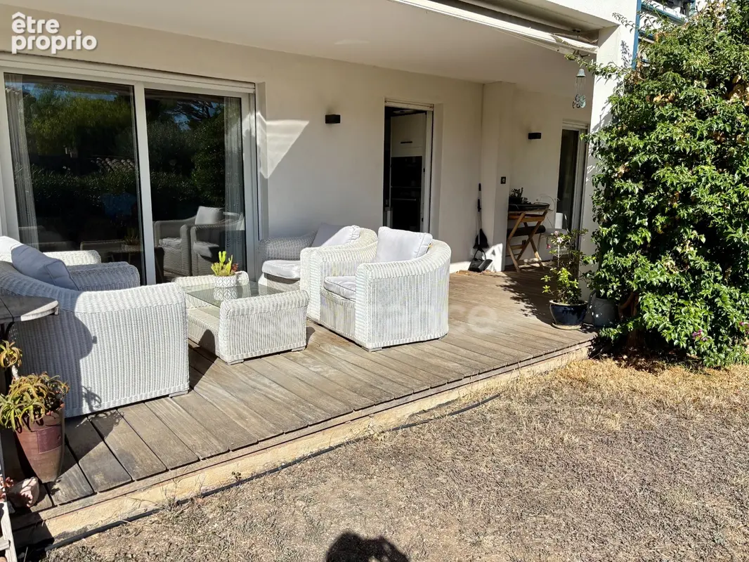 La ciotat – saint-jean  appartement t3 avec jardin privatif, terrasse, garage et parking - photo 2