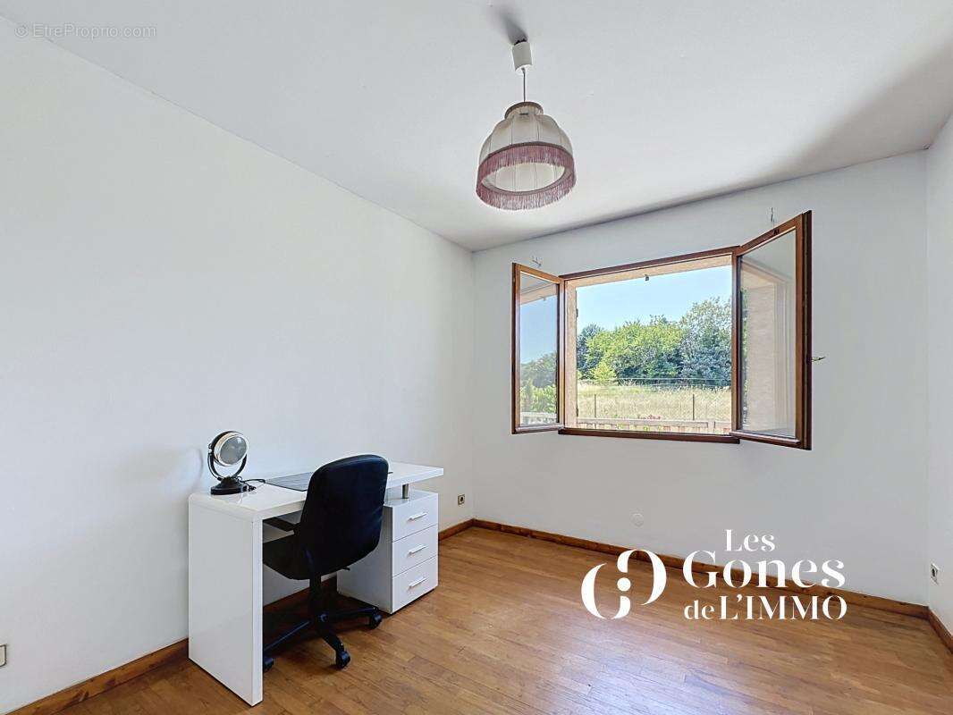 Brindas - Maison T4  de Plain pied - 960 m2 de terrain - gar - photo 10