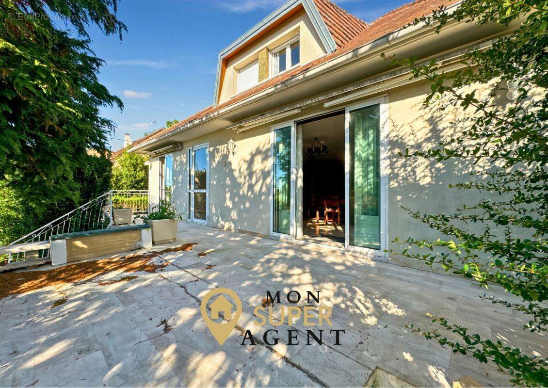 Maison à VAUX-LE-PENIL