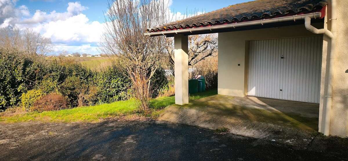 Maison individuelle récente avec garage et magnifique terrain arboré de 2000 m² - photo 14