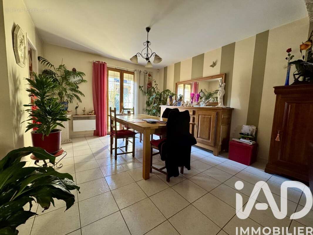 Maison 92 m² à Guignes  - photo 3